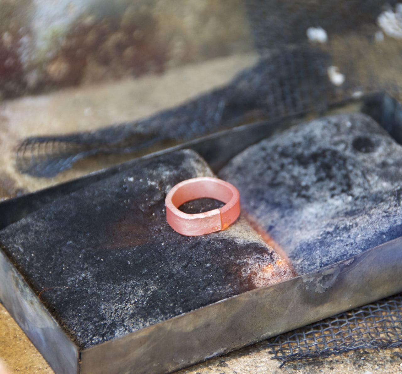 Ly93d3cuc2NobXVja2FrYWRlbWllLWtvZWxuLmRlL3dwLWNvbnRlbnQvdXBsb2Fkcy8yMDIxLzAyL2hvcG9ub3BvX2tvzIhsbl9rYXRqYWtlbXBlX2dvbGRzY2htaWVkZTEzLmpwZw== Home